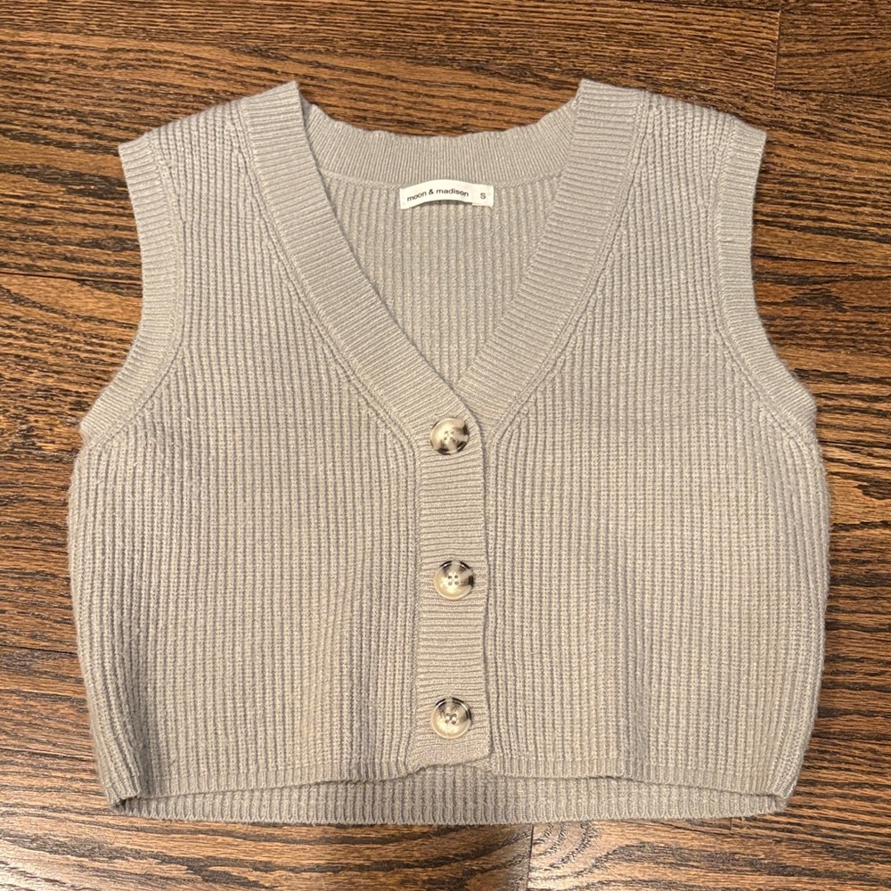 Moon & Madison Taupe Ribbed Knit Button-Up Crop Top